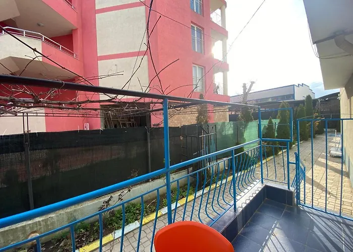 Violet Garden 2 Veranda Apartment
